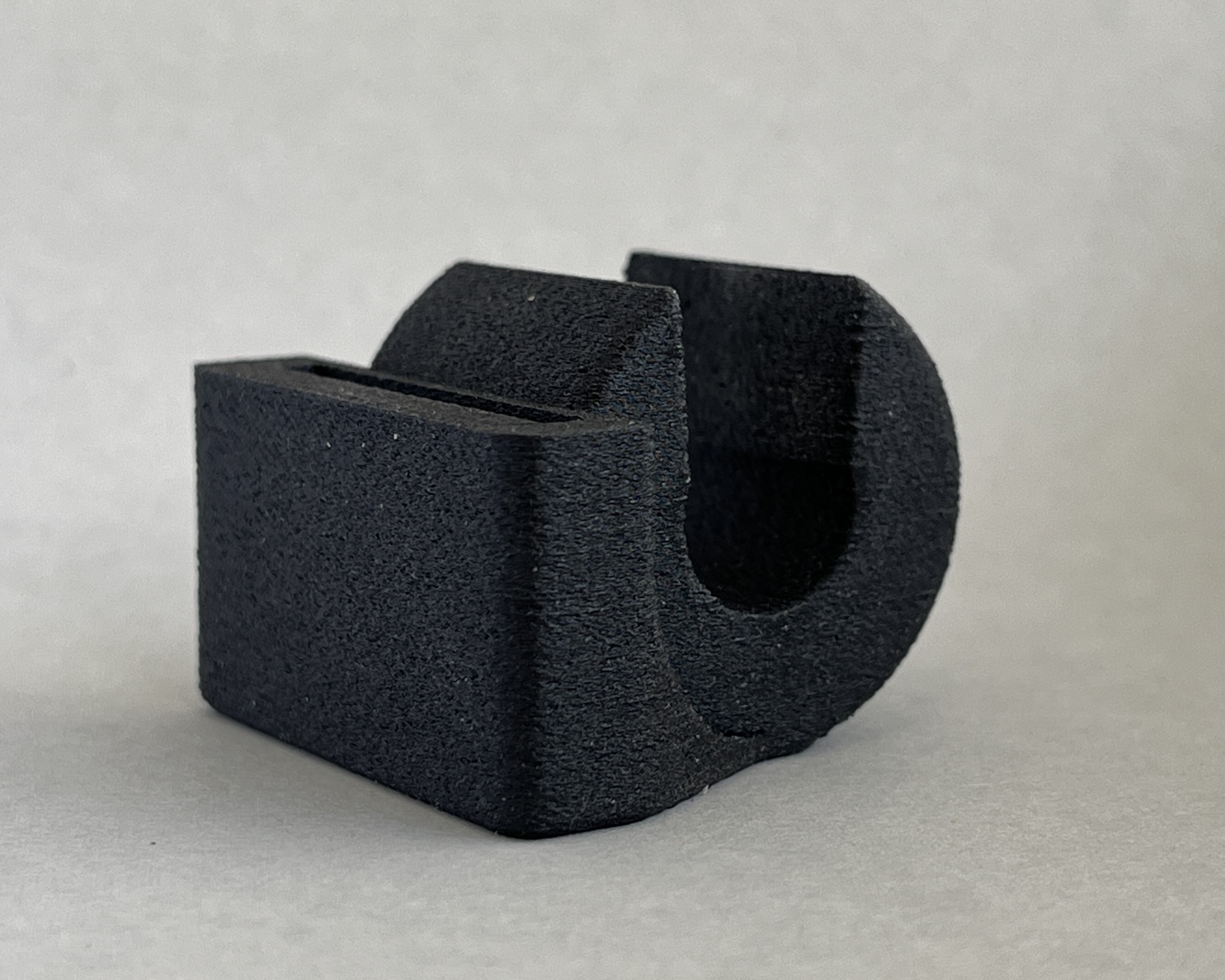 3D-tulostettu tekninen pidike PA-HT-CF-materiaalista
